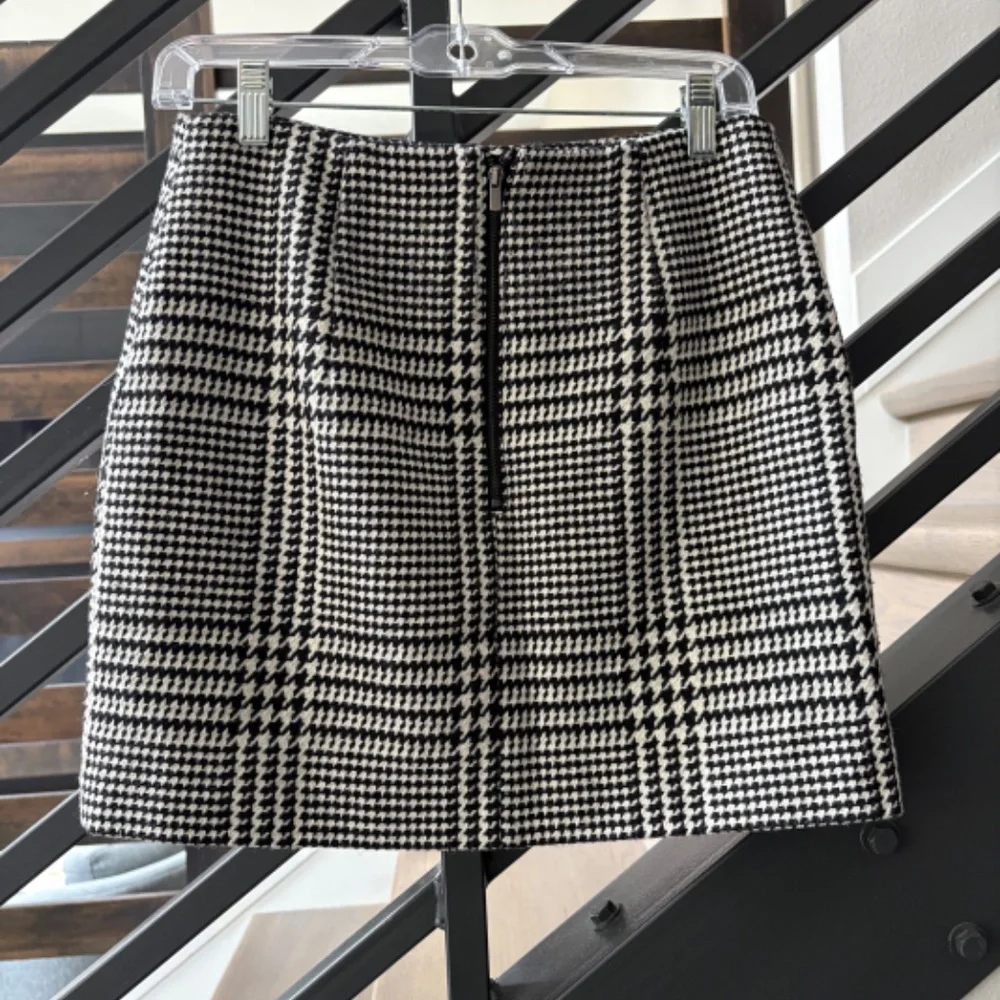 H & M Skirt - Picture 3 of 10